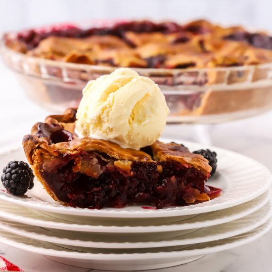 Easy Homemade Blackberry Pie