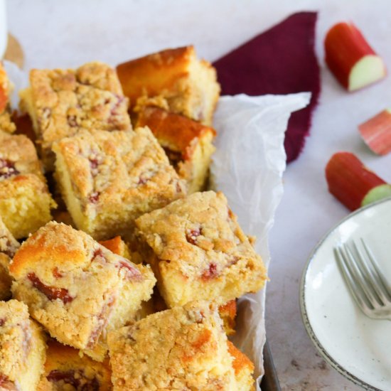 Rhubarb Crumble Cake Bars