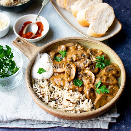 Easy Vegan Mushroom Stroganoff