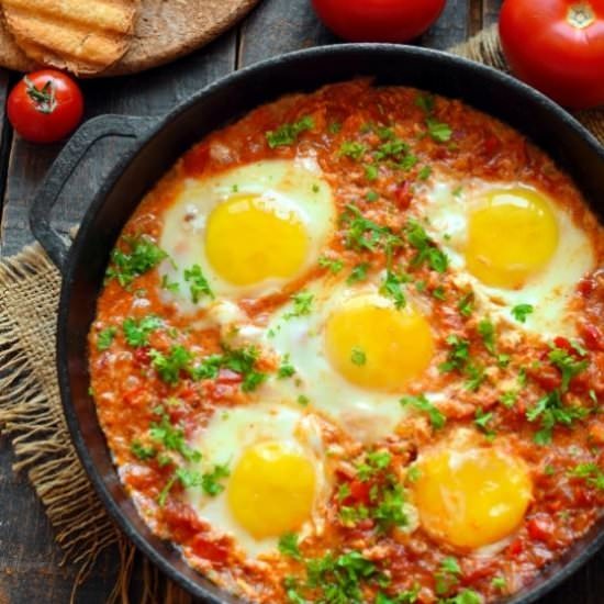 Shakshuka (Poached Eggs & Tomatoes)