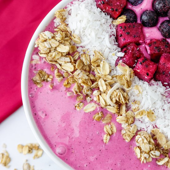 Pretty Pink Pitaya Smoothie Bowl