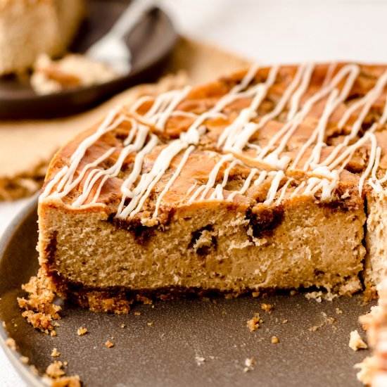 cinnamon roll cheesecake