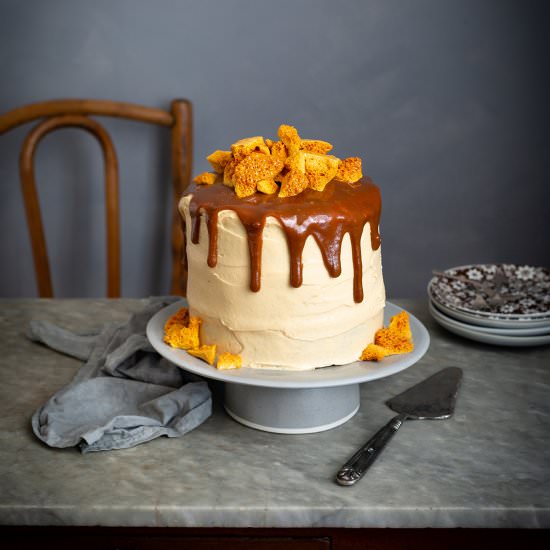 date cake with cream cheese icing