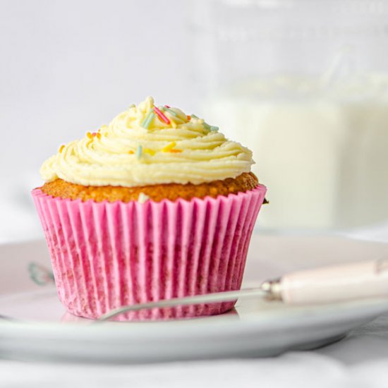 Easy Vegan Cupcakes with Sprinkles