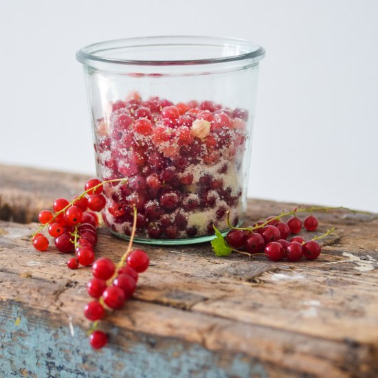 Sugared redcurrants