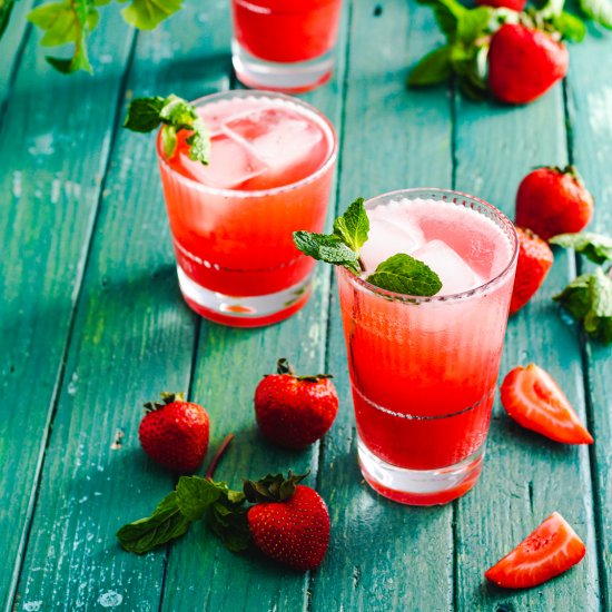 Sparkling Strawberry Mint Iced Tea