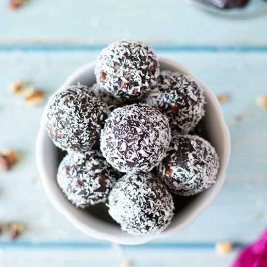 5 Ingredient Coconut Date Balls