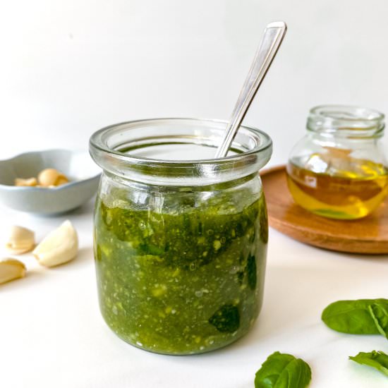 Macadamia nut pesto