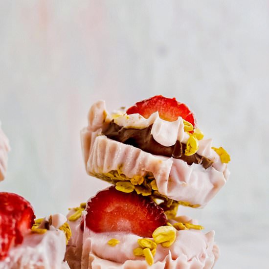 Strawberry Frozen Yogurt Cups