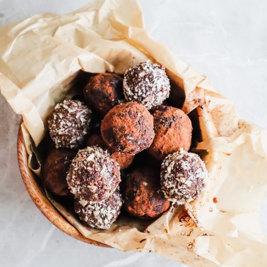 3-Ingredient Chocolate Energy Balls