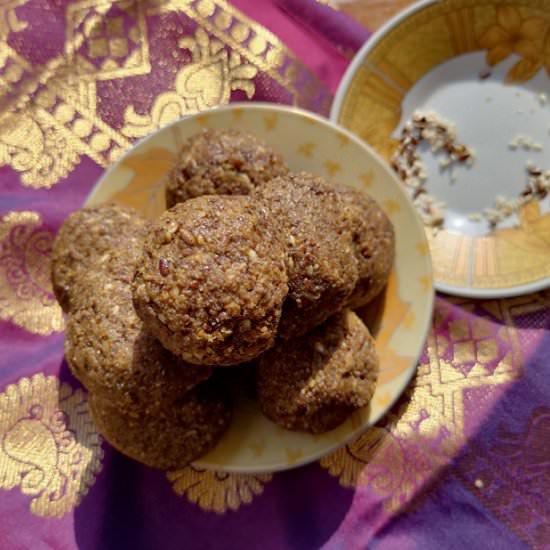 Healthy Alsi Til Jaggery Ladoo