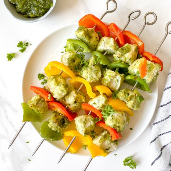 Pesto chicken skewers