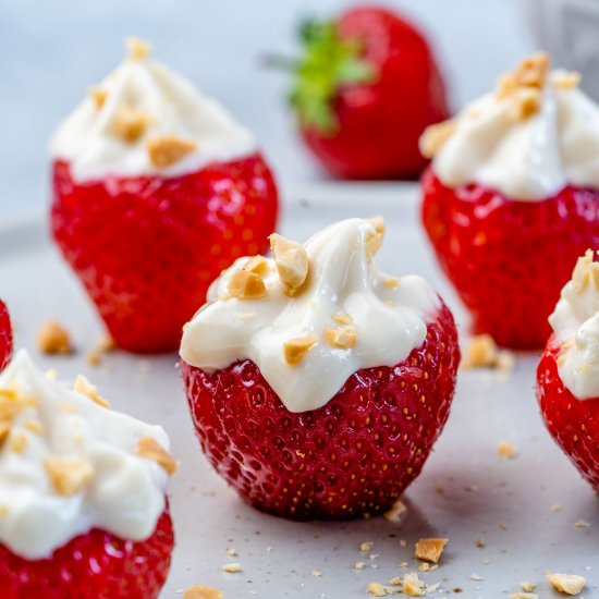 CHEESECAKE STUFFED STRAWBERRIES