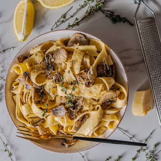 BUTTER GARLIC & MUSHROOM PASTA