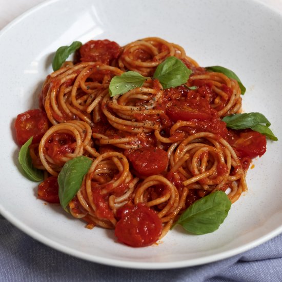 Easy vegan tomato sauce for pasta