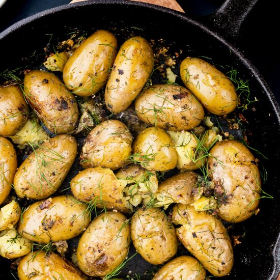 New potatoes with garlic and dill