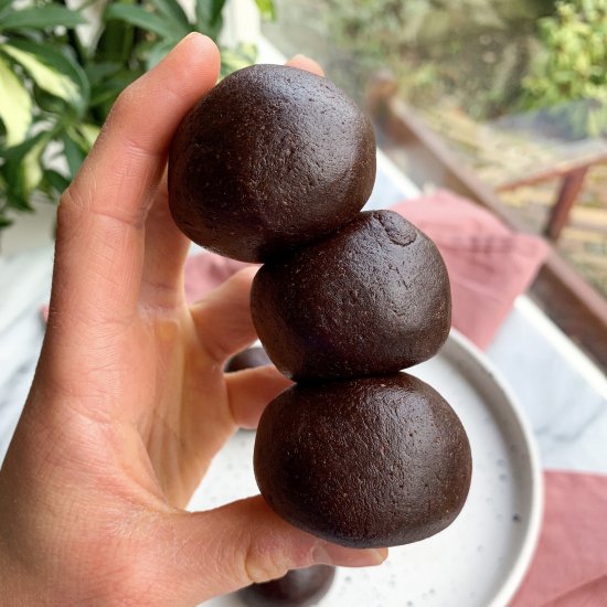 Raw Chocolate Brownie Balls