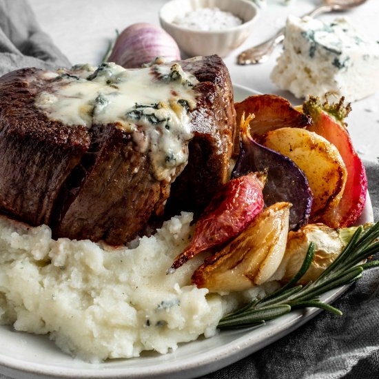 filet mignon with gorgonzola