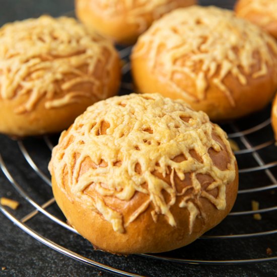 Swedish Cheese Buns (Ostfrallor)