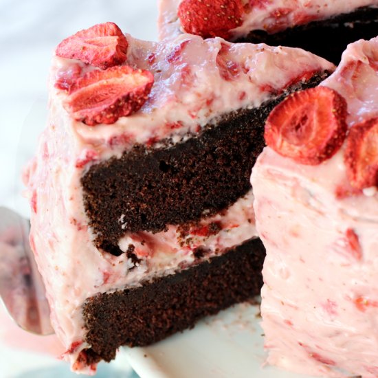 Red Velvet Strawberry Cake