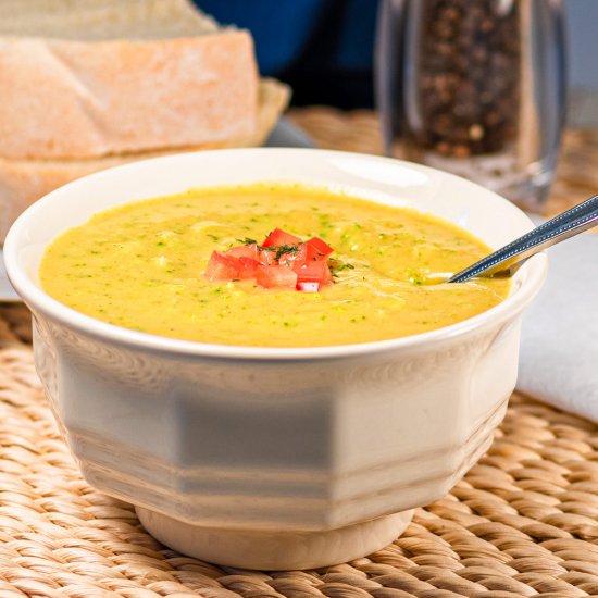 Creamy Vegan Broccoli Cheese Soup