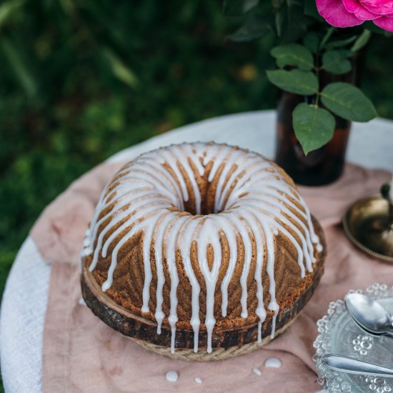 Cardamom cake w rosewater frosting