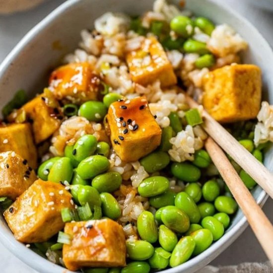 Spicy Sriracha Tofu Rice Bowls