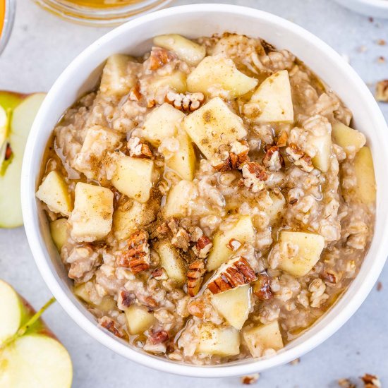 APPLE CINNAMON OATMEAL