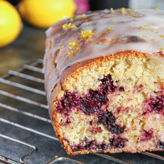 LEMON AND BLACKBERRY CAKE