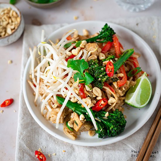 30 MINUTE EASY VEGAN PAD THAI