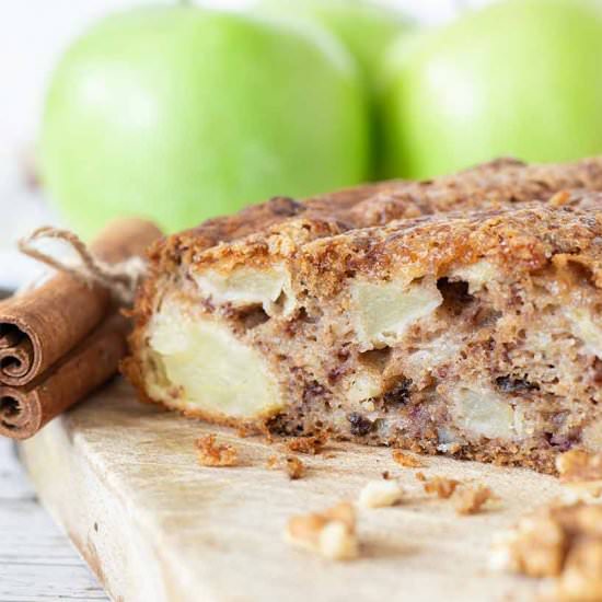 Super Moist Cinnamon Apple Cake