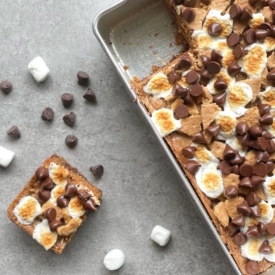 Chocolate chip s’mores bars