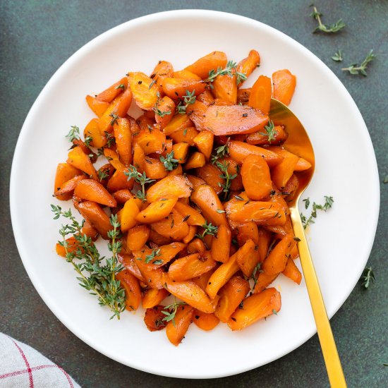 BALSAMIC ROASTED CARROTS