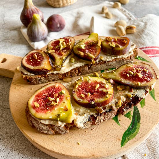 Fig and Vegan Ricotta toast