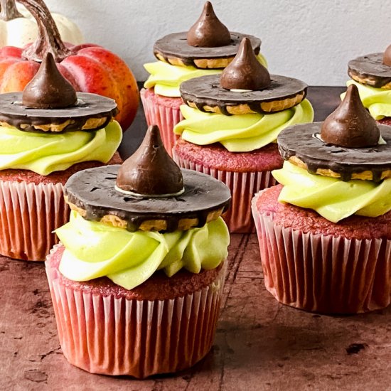 WITCHES HAT CUPCAKES FOR HALLOWEEN