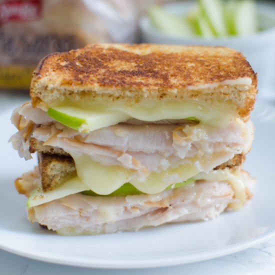 Apple and Brie Grilled Cheese