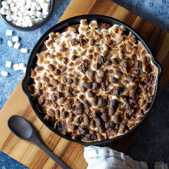 S’mores Choc Chip Skillet Cookie