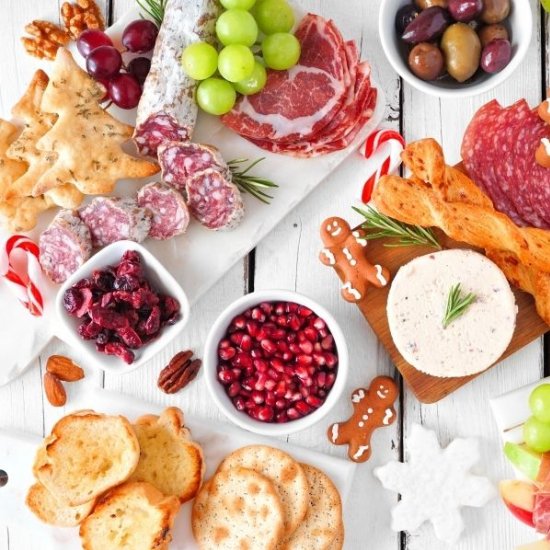 How to Make a Holiday Charcuterie