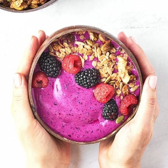 Dragon Fruit Smoothie Bowl