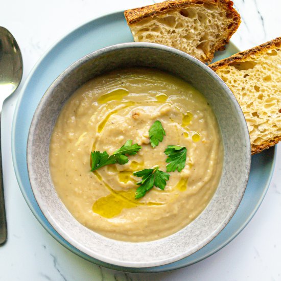 Creamy Cauliflower White Bean Soup