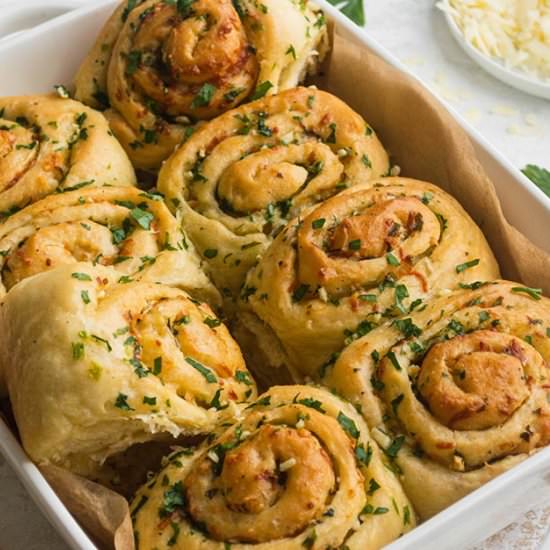 Cheddar Garlic Swirl Rolls