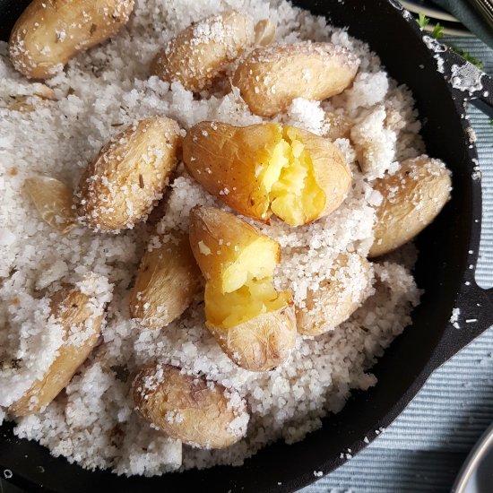 Potatoes baked in Salt Crust