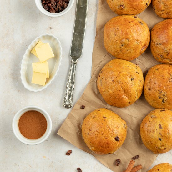 Soft Breakfast Raisin Pumpkin Buns