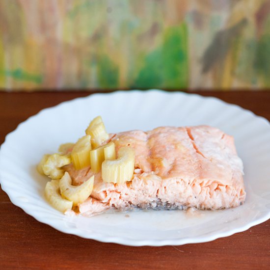 Baked salmon with celery