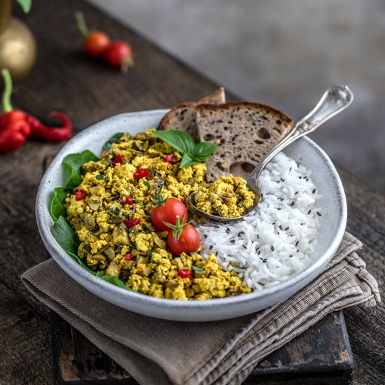 Easy Tofu Scramble with Mushrooms