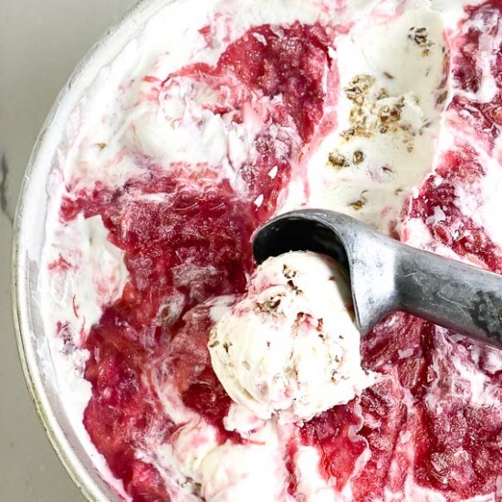 Rhubarb Crumble Ice Cream