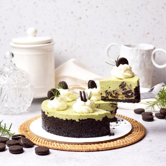 No-Bake Matcha Oreo Cheesecake