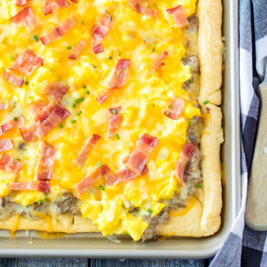 Sheet Pan Breakfast Pizza