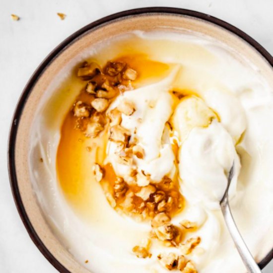 greek yogurt with honey and walnuts