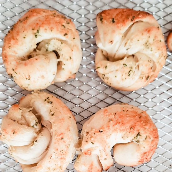 Air Fryer Garlic Knots